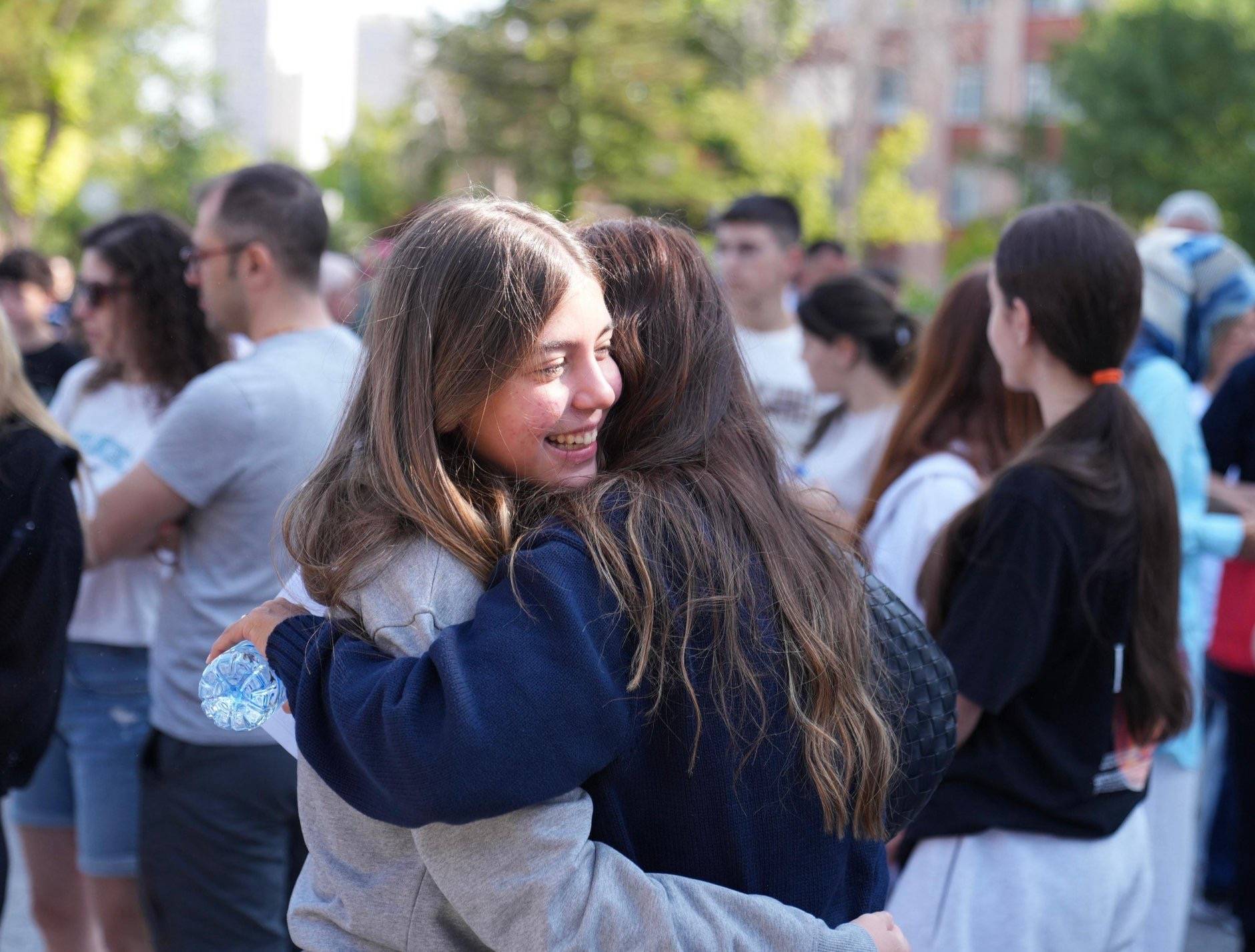 LGS bitti ! Millî Eğitim Bakanlığınca LGS kapsamında gerçekleştirilen merkezî sınava bu yıl 8'inci sınıftaki 1 milyon 10 bin 916 öğrenci başvurdu.