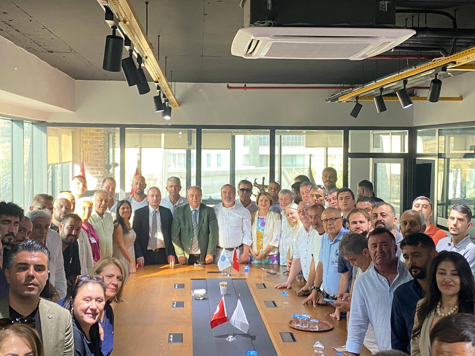 Memleket Partisi, 22 Temmuz 2025 Salı günü gerçekleştirilen 2. Olağanüstü Kurultay’da alınan karar doğrultusunda oy çokluğuyla kapatıldığı bildirildi. 