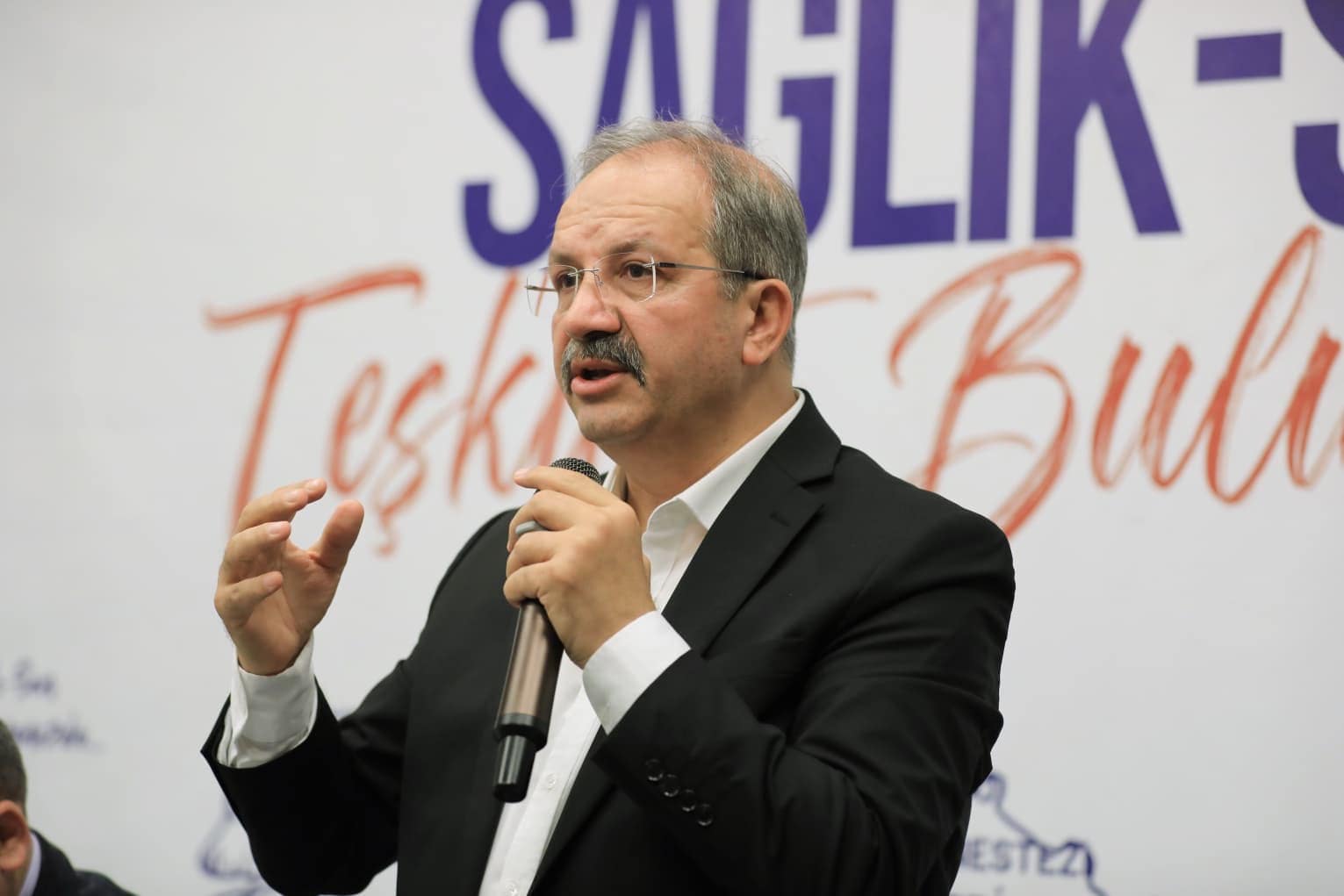 Kayseri’de konuşan Sağlık Sen Genel Başkan Mahmut Faruk Doğan, sağlık