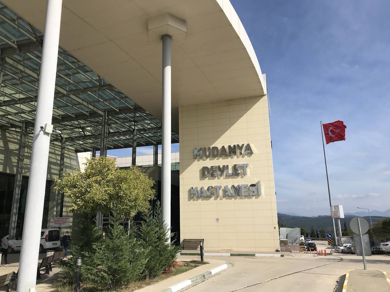 Mudanya Devlet Hastanesinde başhekim ve hastane görevli genel cerrah görüşmedeyken,