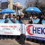 Hekim Birliği Sendikası Diyarbakır Şubesi yağmurlu bir havada Dağkapı Devlet