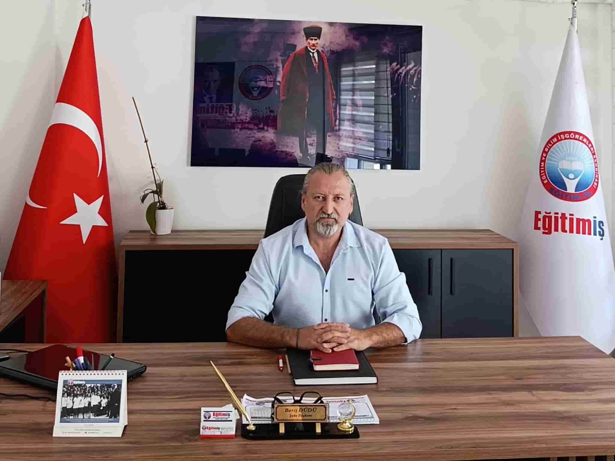 Eğitim İş İzmir 3 Nolu Şube Başkanı Barış Düdü, 'Bayrak, İstiklal