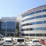 Bornova Türkan Özilhan Devlet Hastanesi Acil Servisi’nde iki doktorun yumruklaştığı,