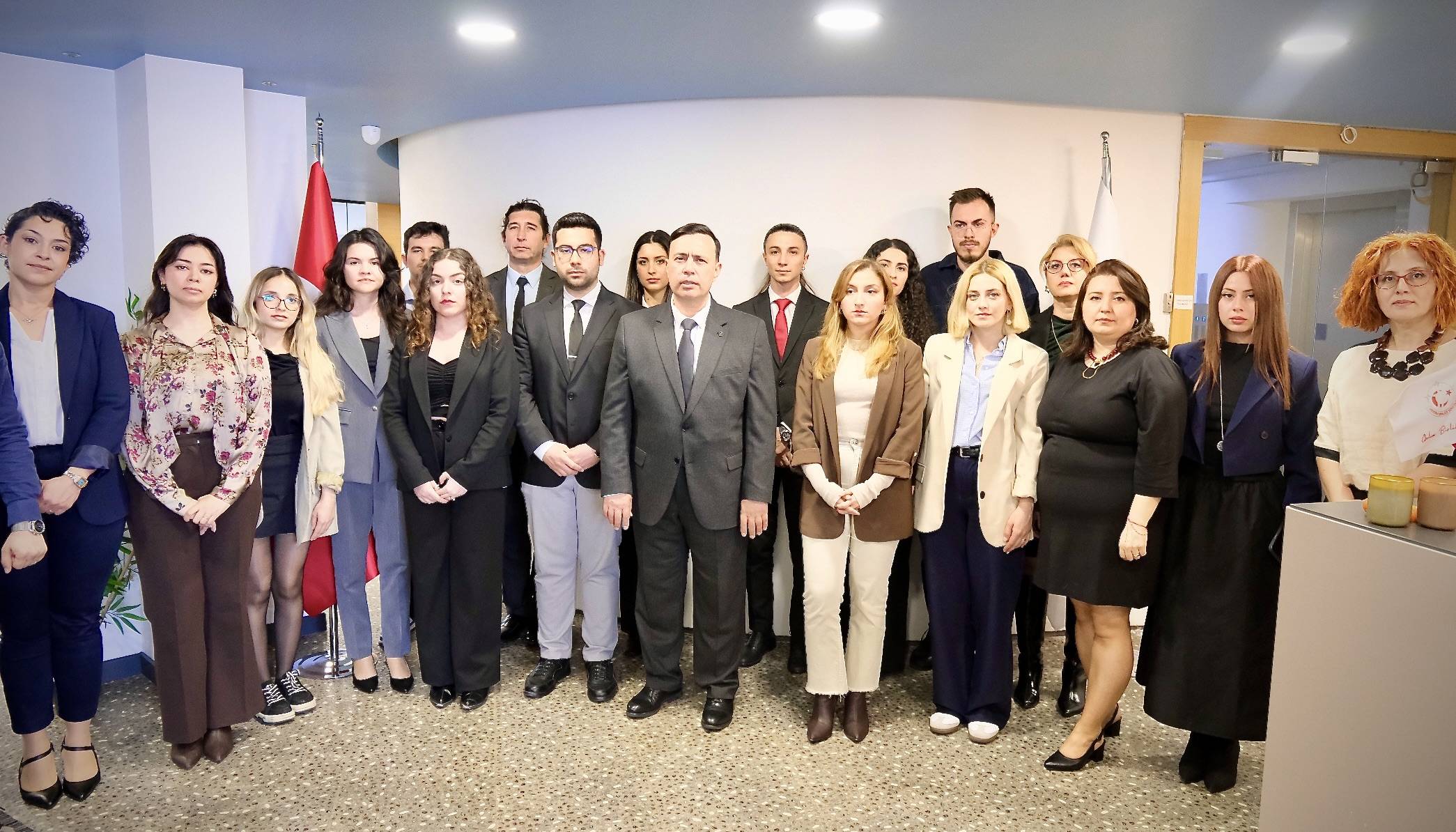 "Şiddet Artık Sınır Tanımıyor: Okullardan Hastanelere"