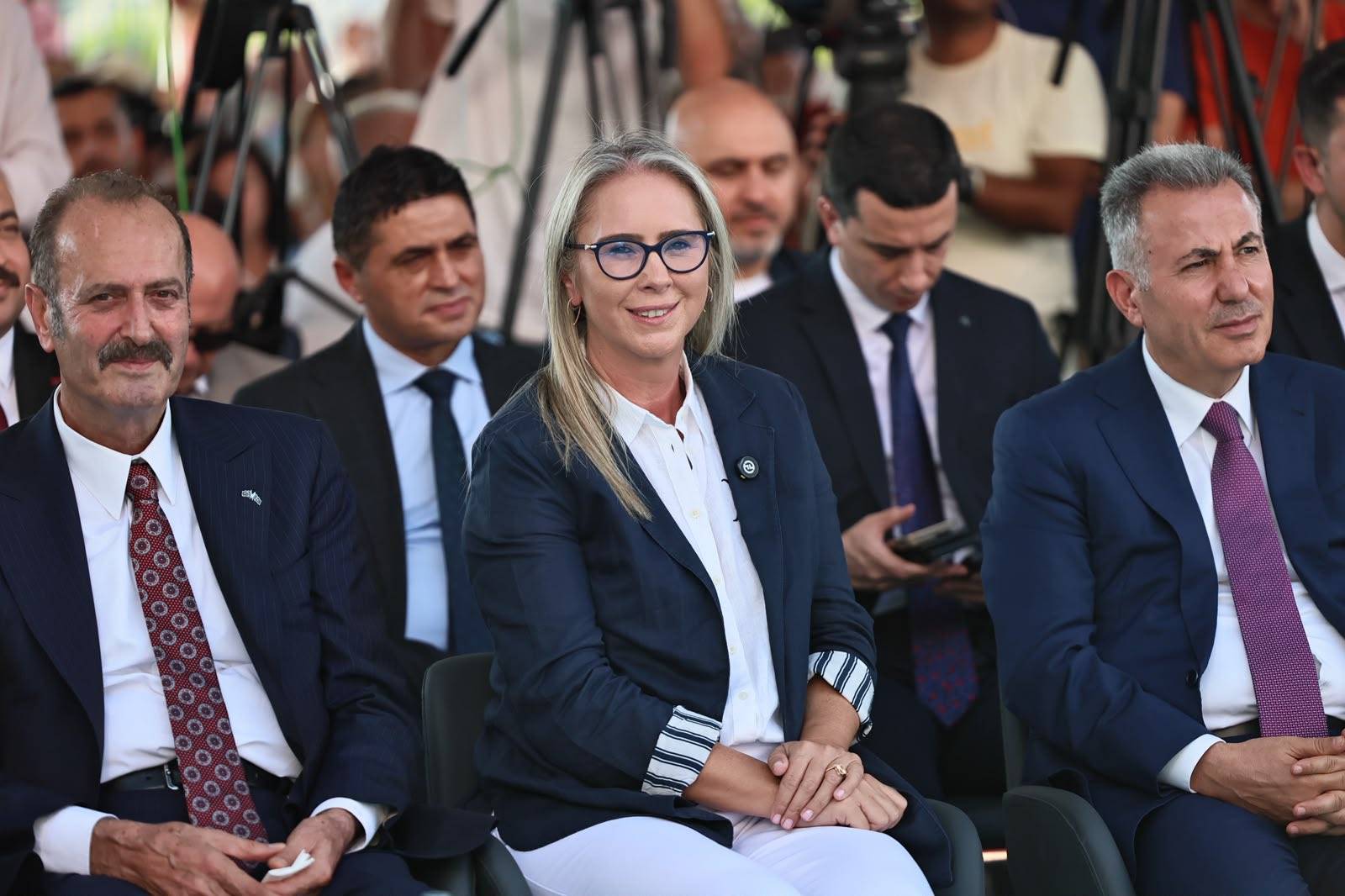 Dikili Devlet Hastanesi Törenle Hizmete Girdi