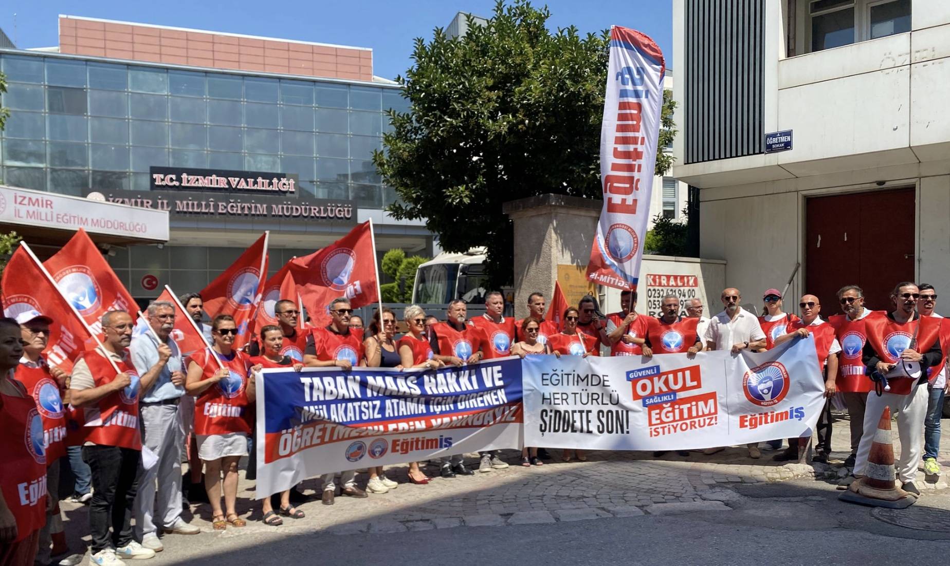 Eğitim-İş Bakan Tekin’e Seslendi, “Parasız Eğitim Tasfiye Ediliyor” 